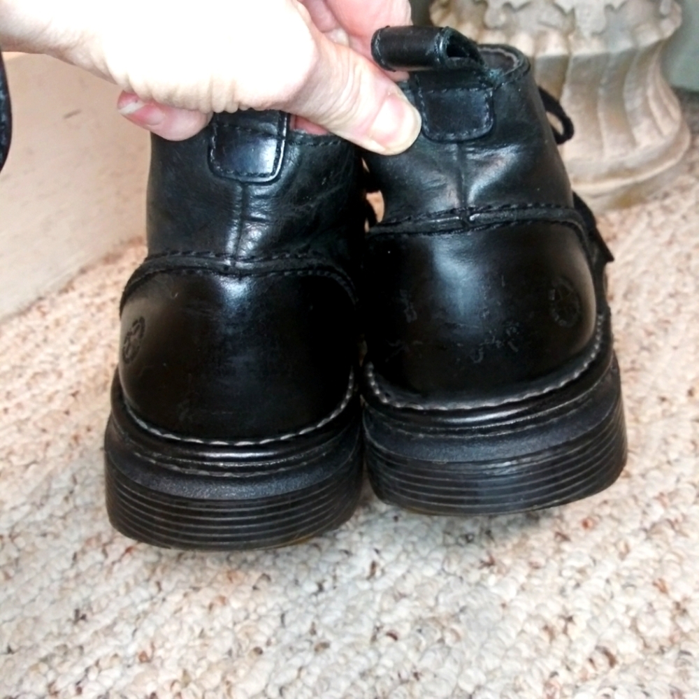 Dr. Martens Reed Black Leather Chukka Style Lace-Up Boots - Picture 6 of 10